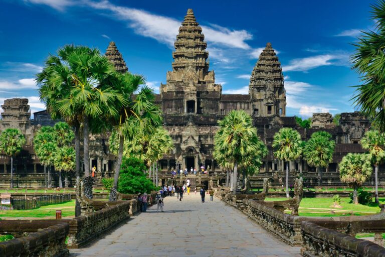 Angkor : lire deux séries de fréquentation sans les confondre
